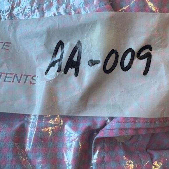 Vineyard Vines Pink and Blue Plaid Classic Fit Cooper Shirt in Size Medium - Picture 5 of 5